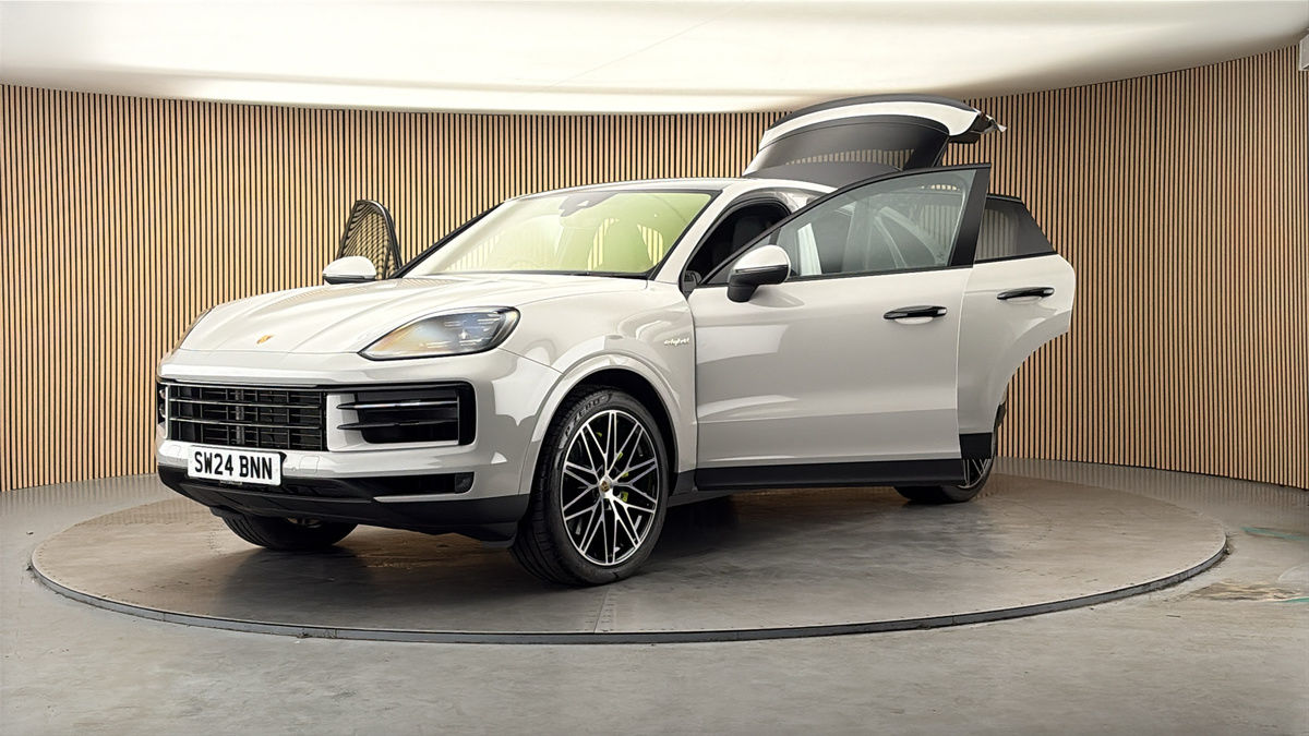 More views of Porsche Cayenne