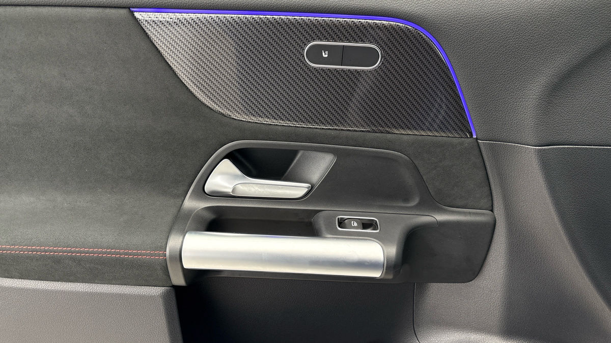 Mercedes-Benz GLA Image 19