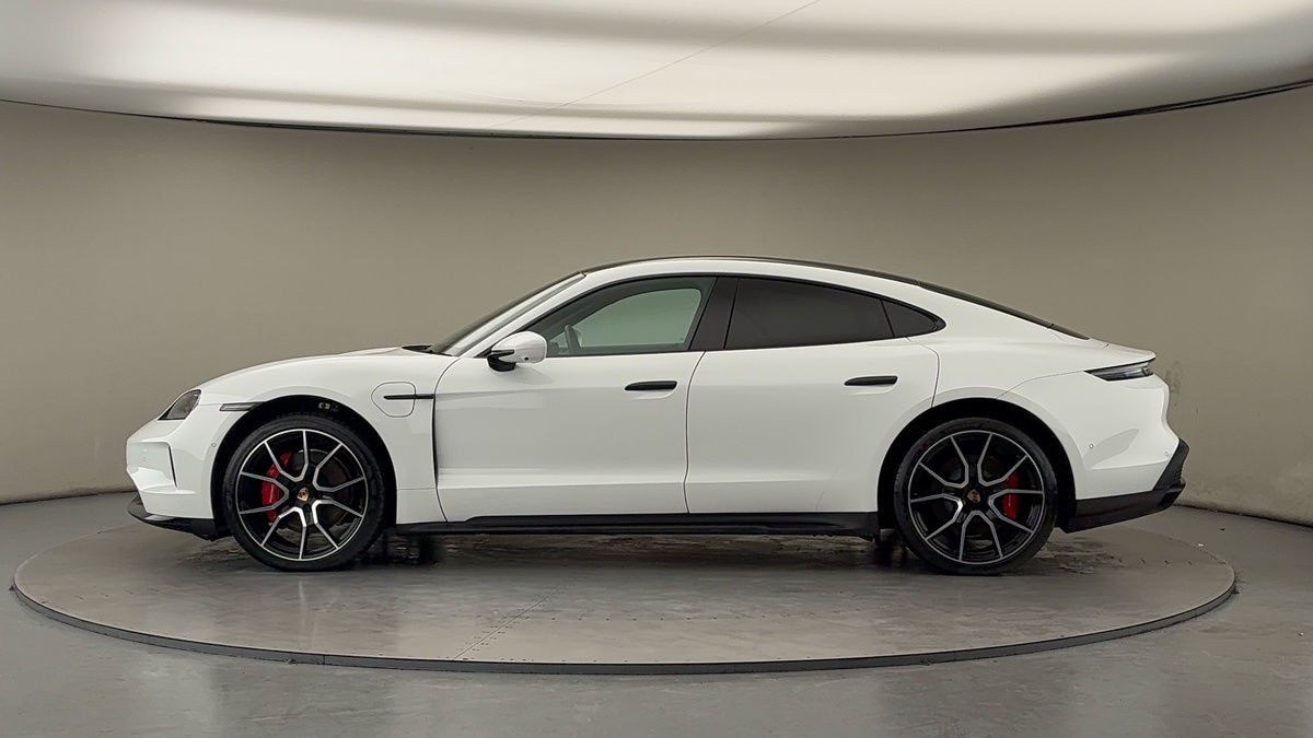 Porsche Taycan Image 16