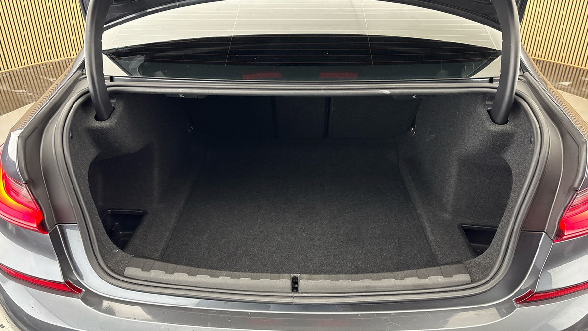 BMW 3 Series Image 11