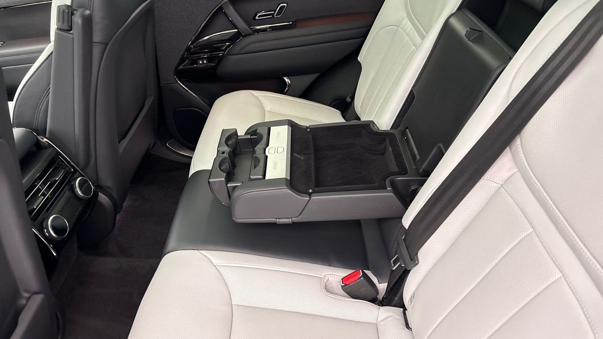 Land Rover Range Rover Sport Image 9