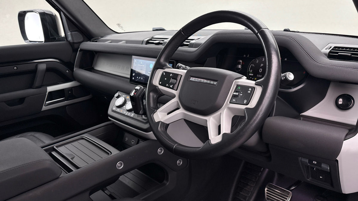 Land Rover Defender 110 Image 5