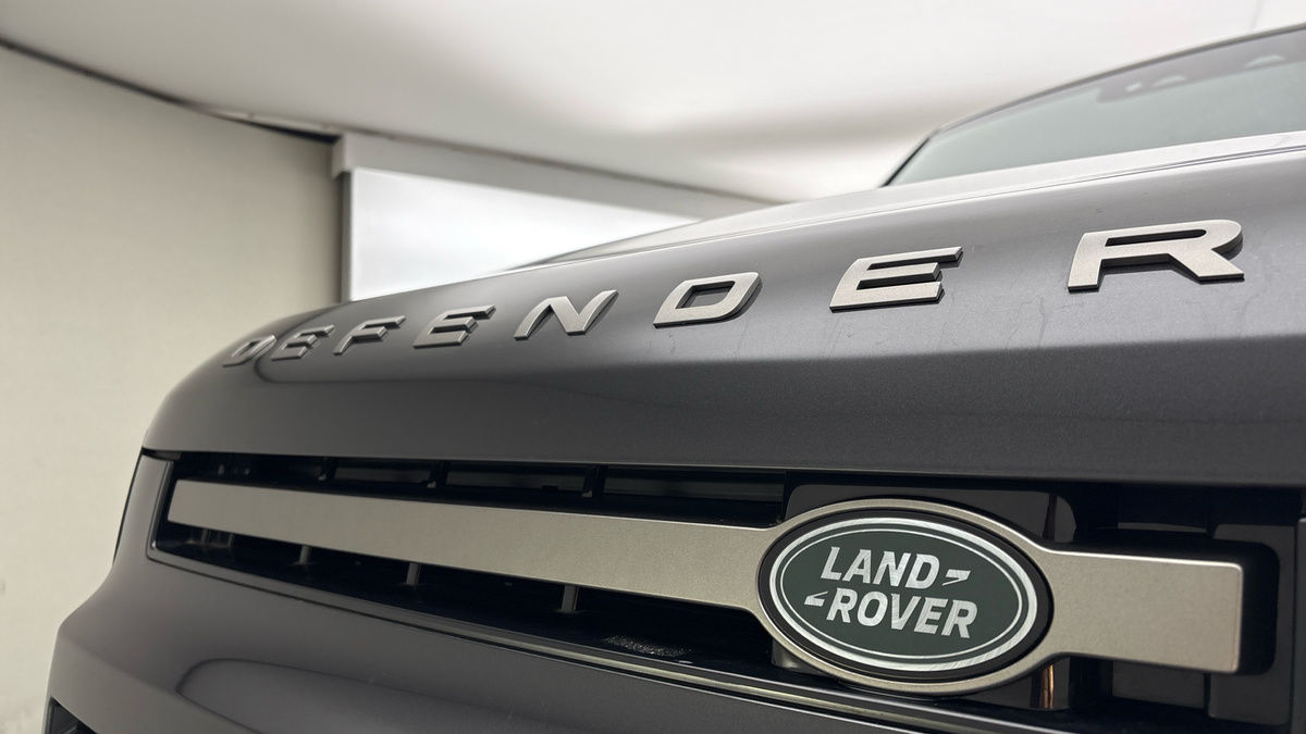 Land Rover Defender 110 Image 24