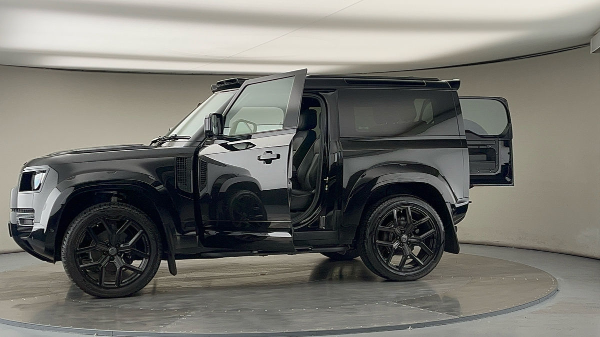 More views of Land Rover Defender 90
