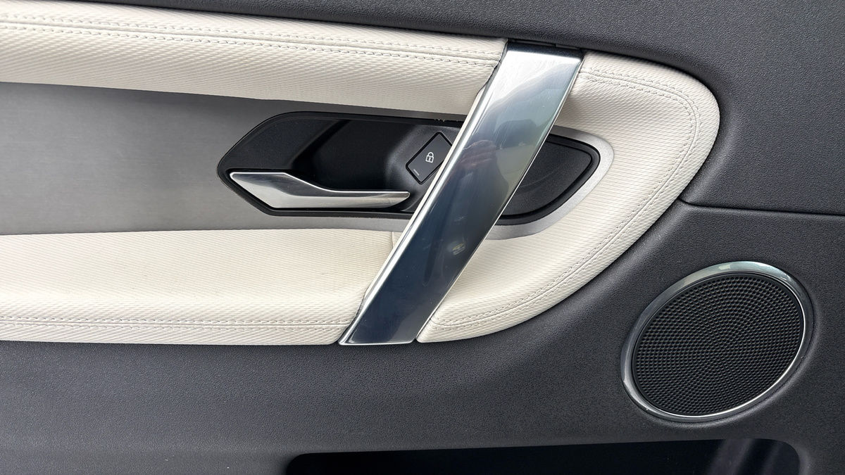 Land Rover Discovery Sport Image 19