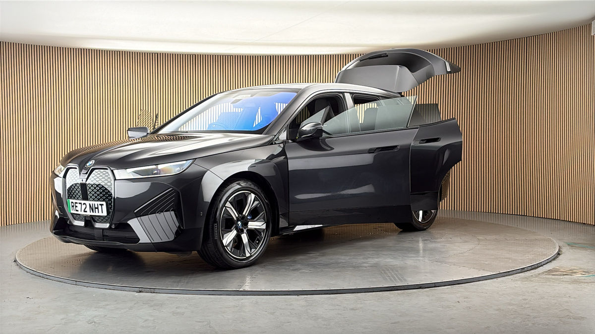 More views of BMW iX