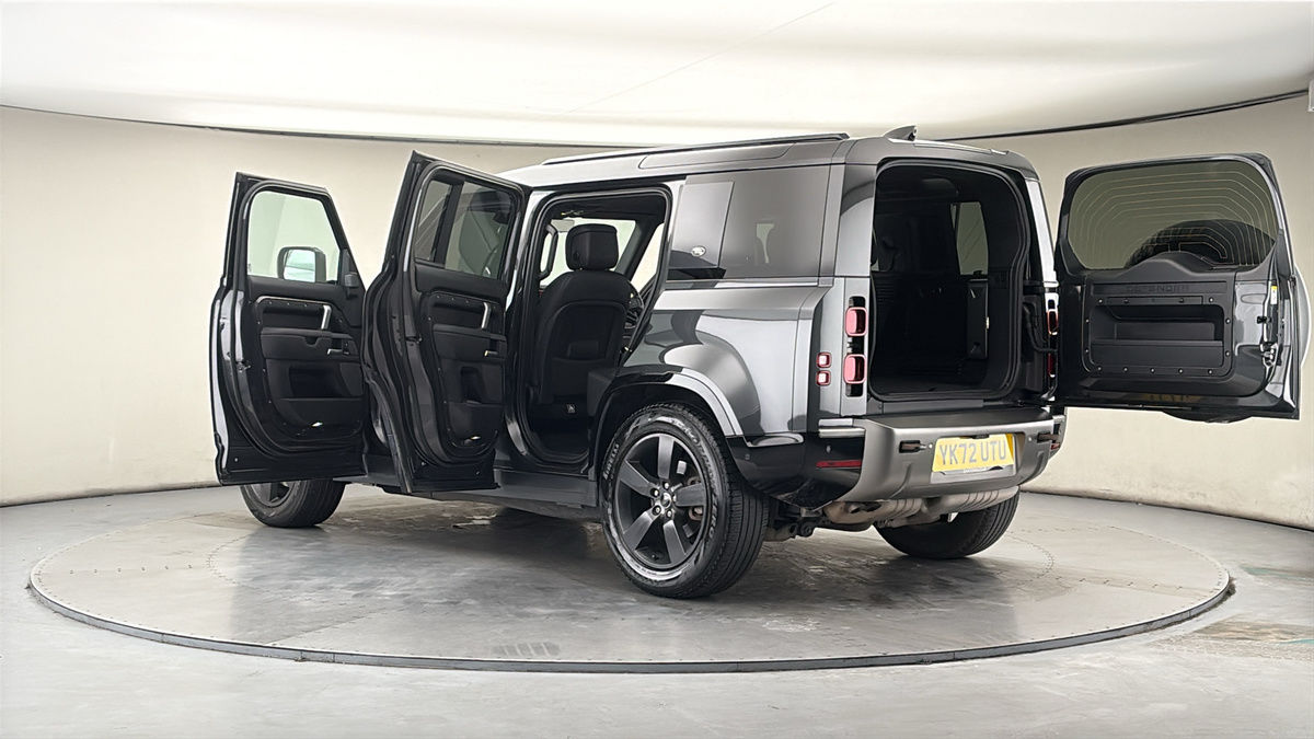 More views of Land Rover Defender 110