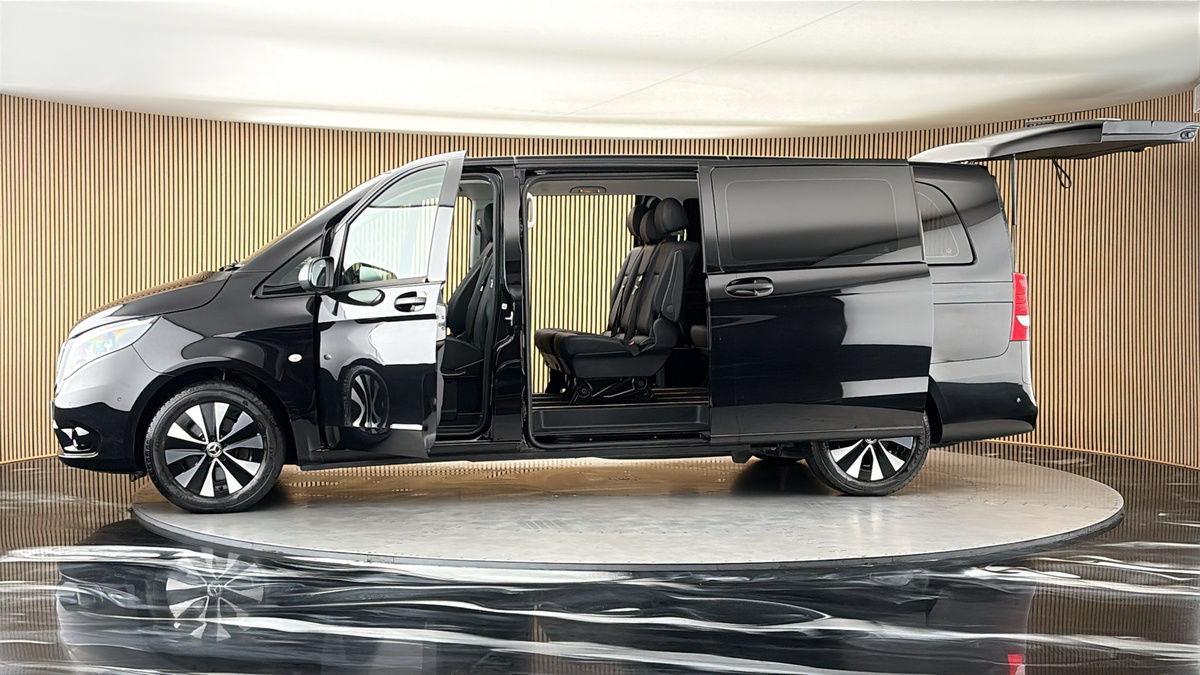 More views of Mercedes-Benz Vito
