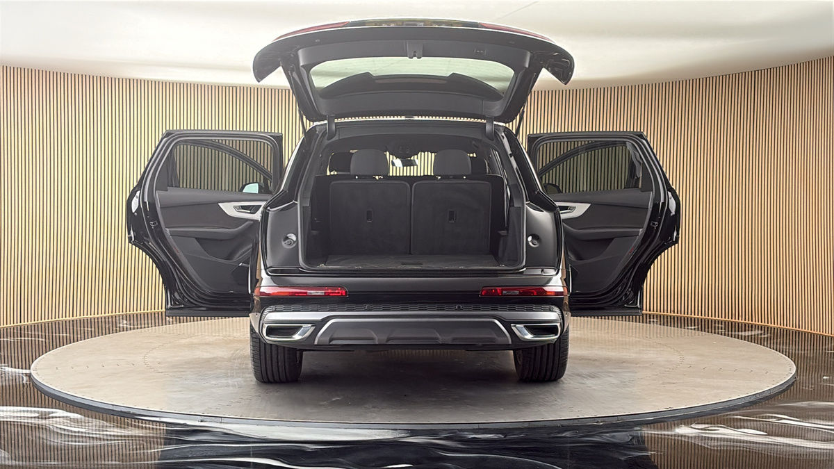 More views of Audi Q7