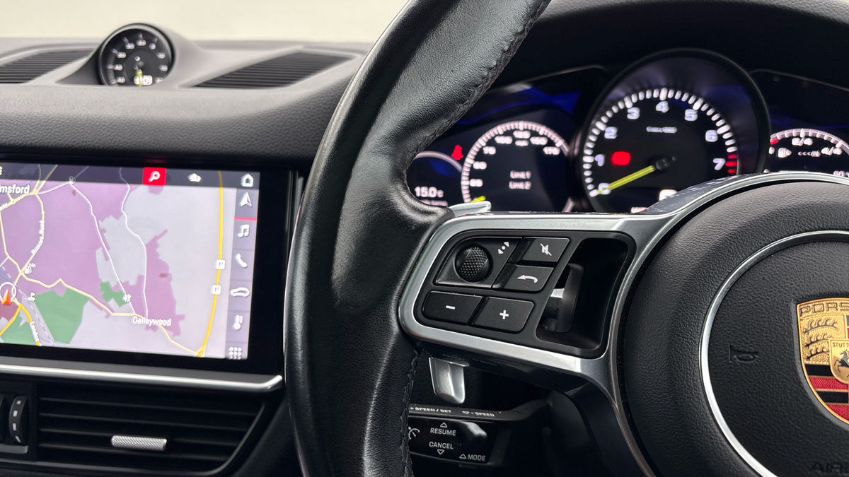 Porsche Cayenne Image 13