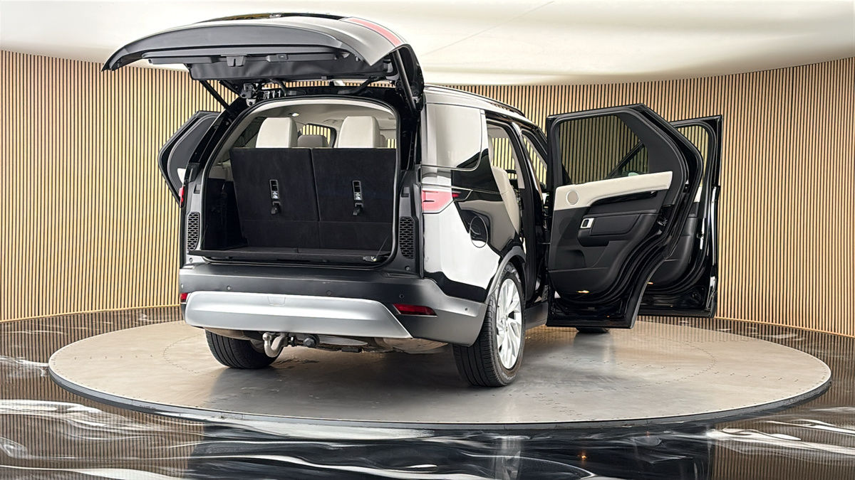 More views of Land Rover Discovery