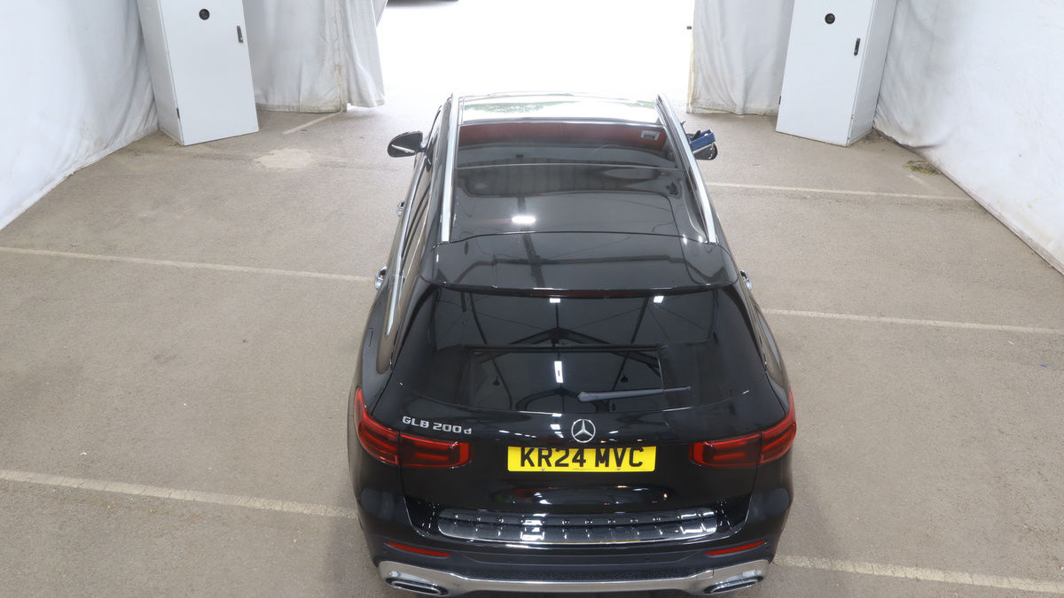 Mercedes-Benz GLB Image 8