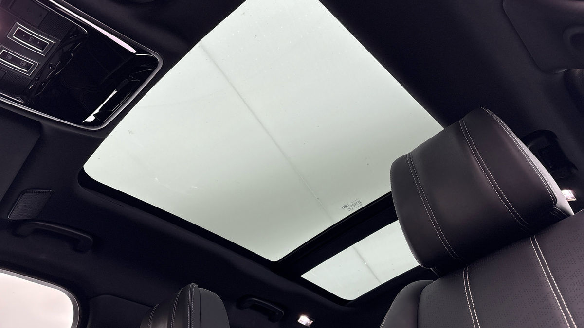 Land Rover Range Rover Velar Image 6