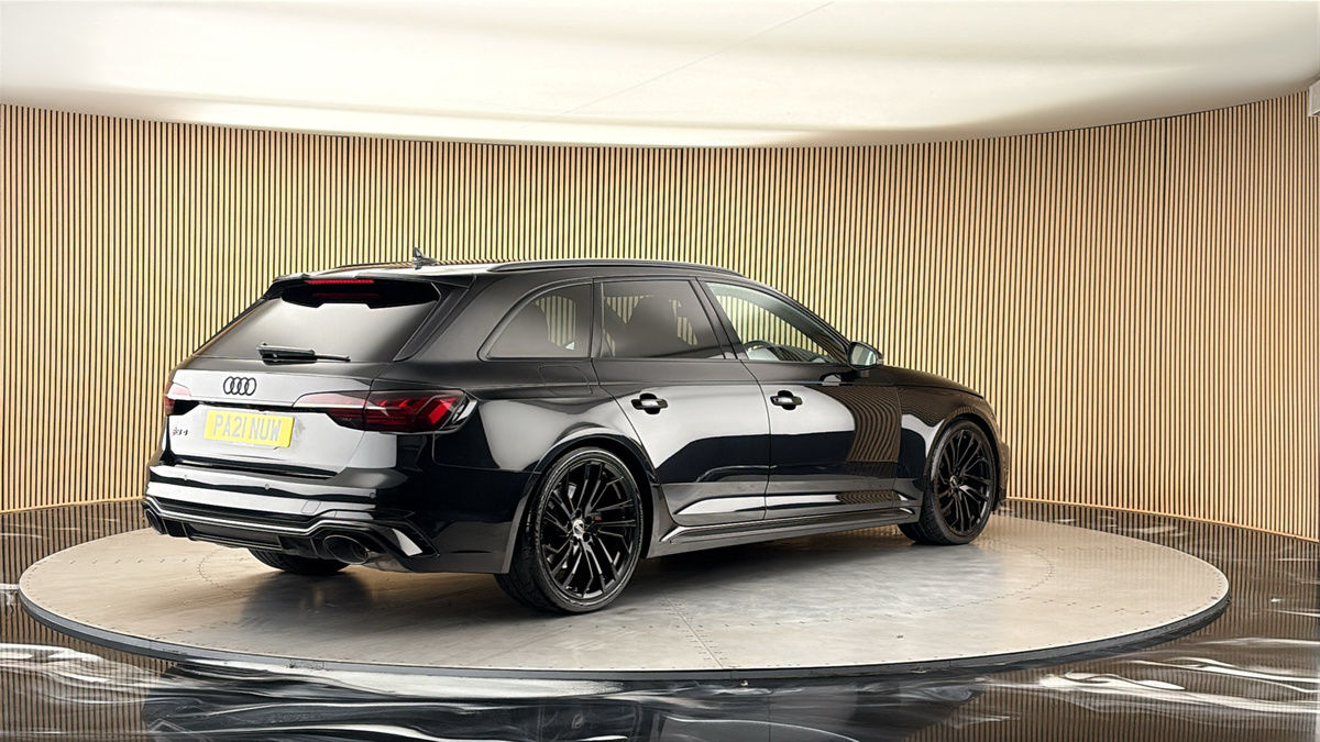 Audi RS4 Avant Image 21