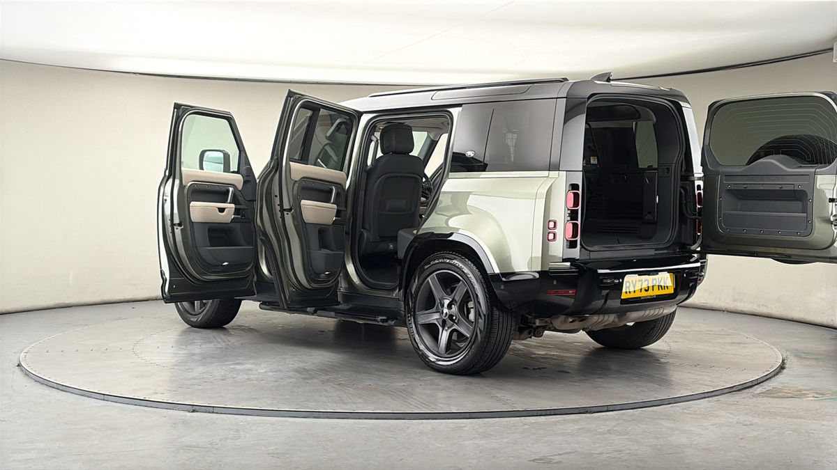 More views of Land Rover Defender 110