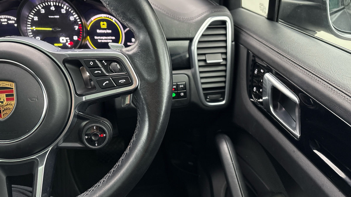 Porsche Cayenne Image 14