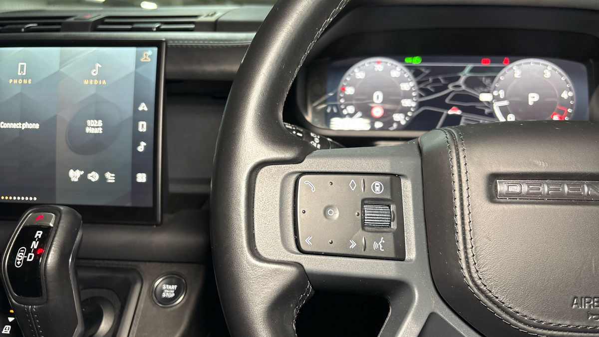 Land Rover Defender 110 Image 13