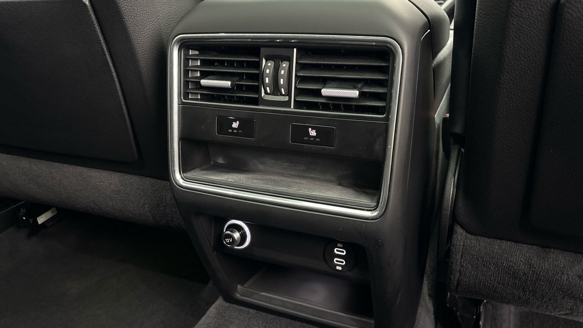 Porsche Cayenne Image 25