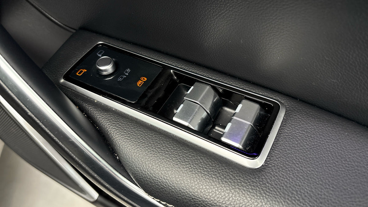 Jaguar F-PACE Image 25