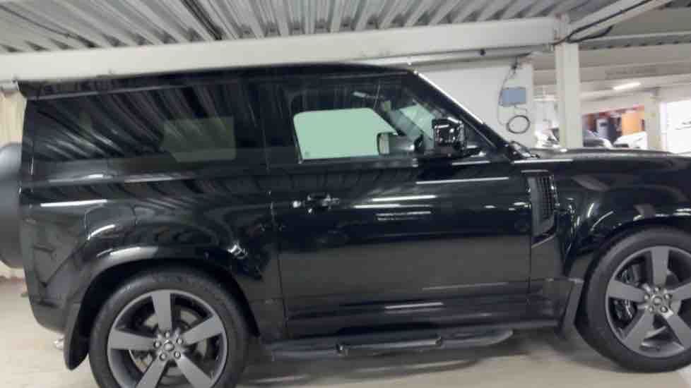 More views of Land Rover Defender 90