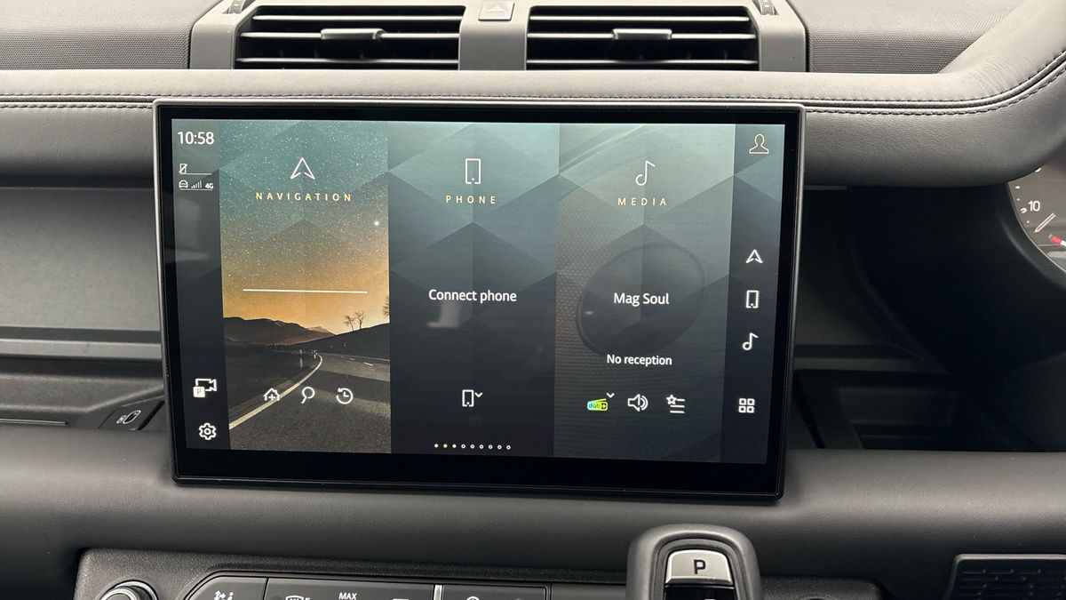 Land Rover Defender 110 Image 17