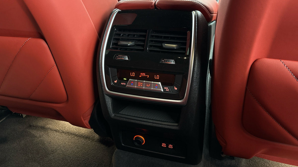 BMW XM Image 26