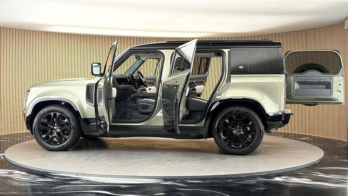 More views of Land Rover Defender 110