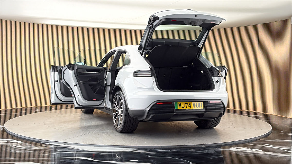 More views of Porsche Macan