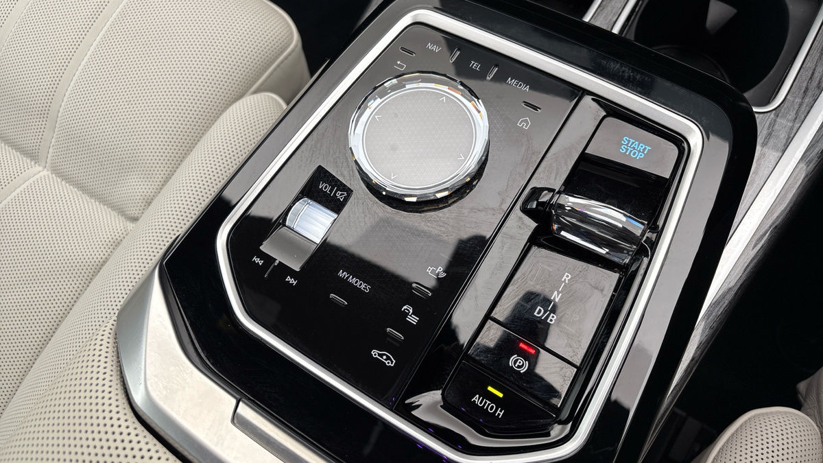 More views of BMW i7