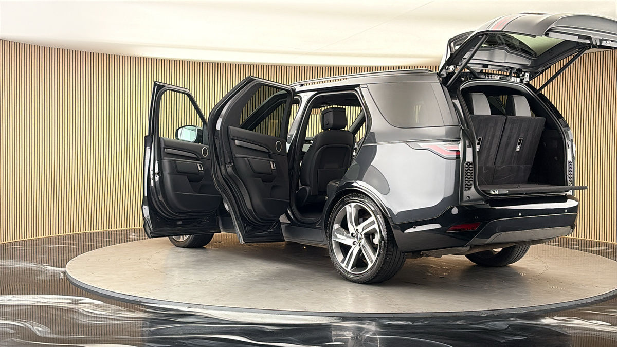 More views of Land Rover Discovery