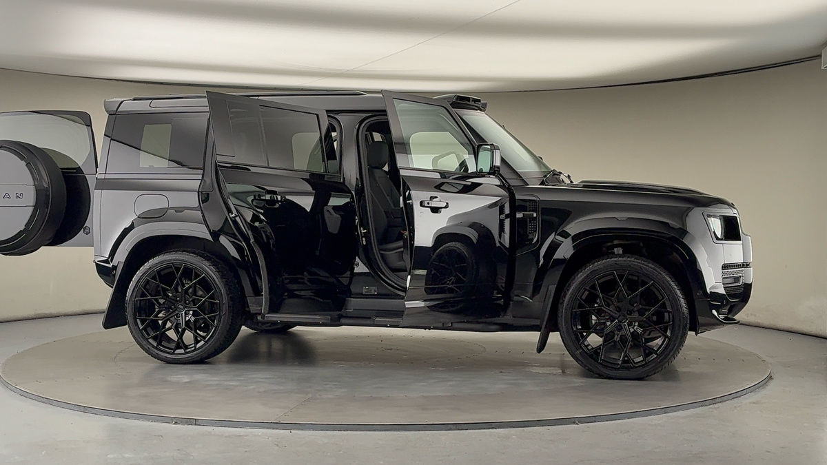 More views of Land Rover Defender 110