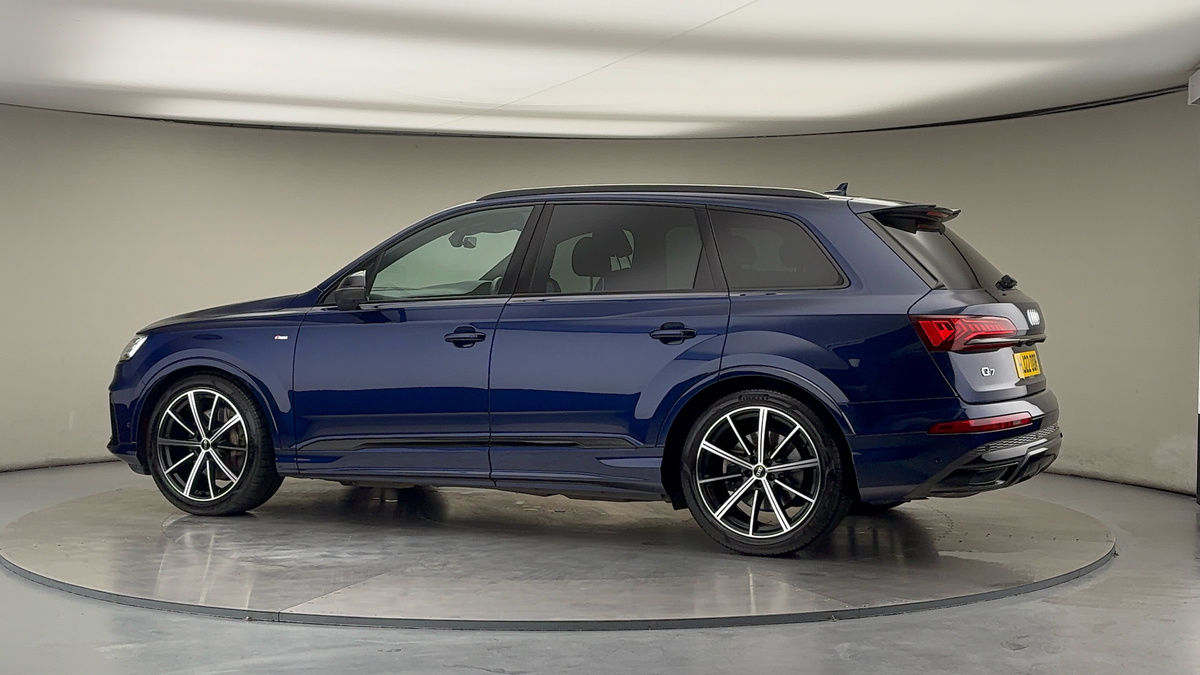 More views of Audi Q7