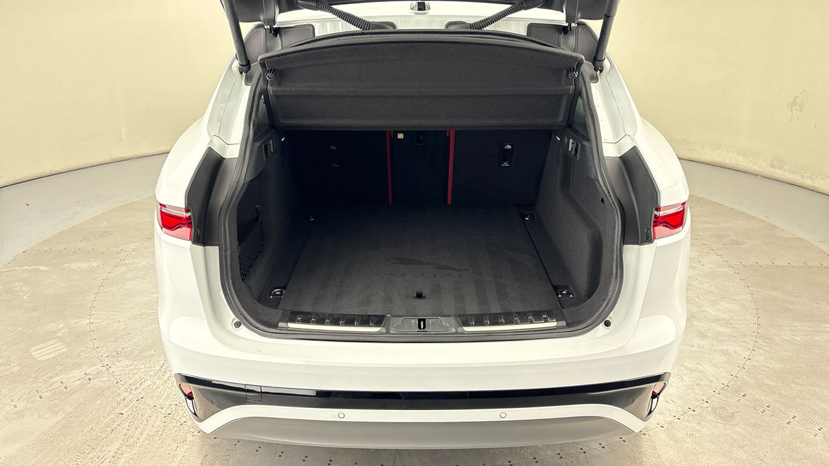Jaguar F-PACE Image 11