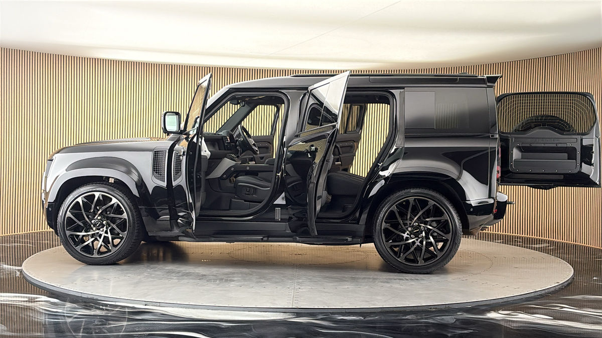 More views of Land Rover Defender 110