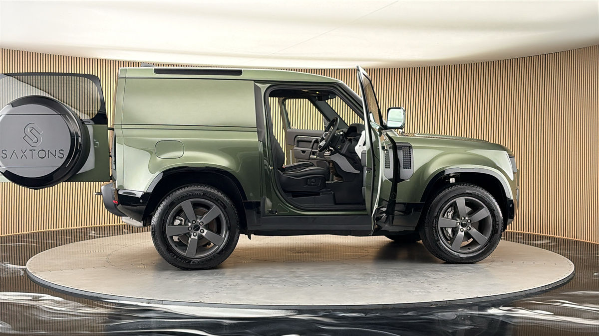 More views of Land Rover Defender 90