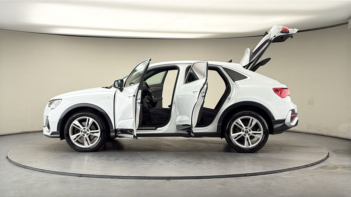 More views of Audi Q3