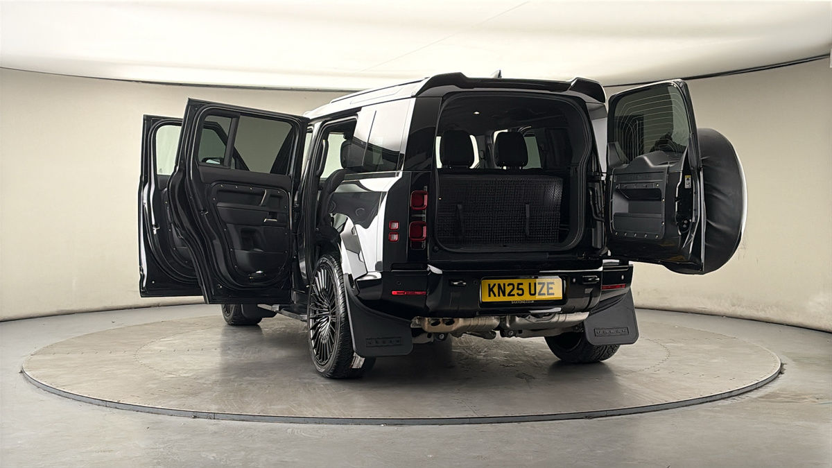 More views of Land Rover Defender 110