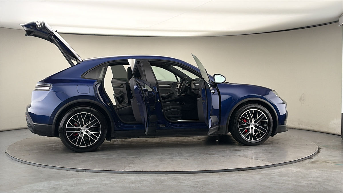 More views of Porsche Macan