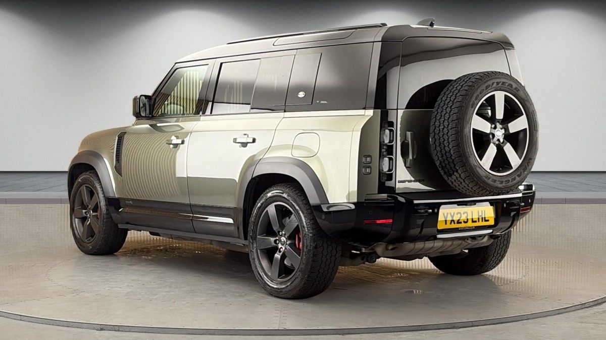 Land Rover Defender 110 Image 2