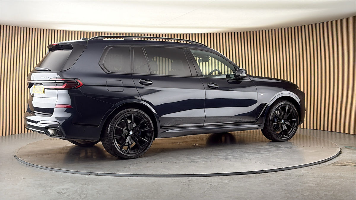 More views of BMW X7