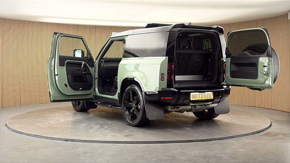 Land Rover Defender 90 Image 23