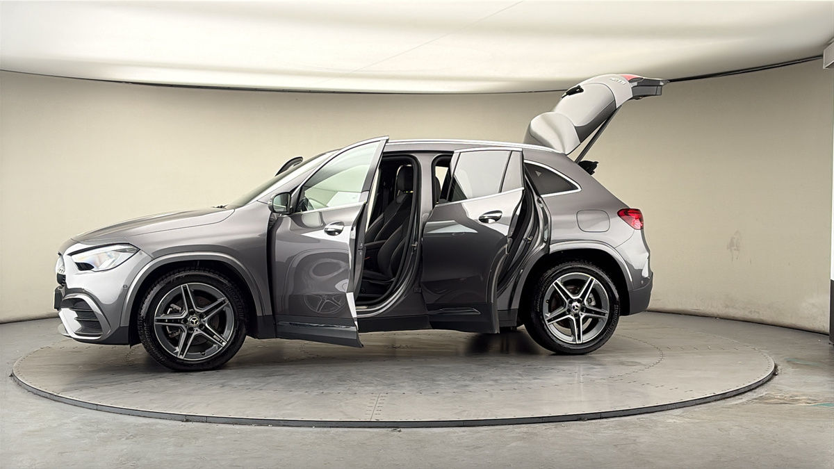 More views of Mercedes-Benz GLA