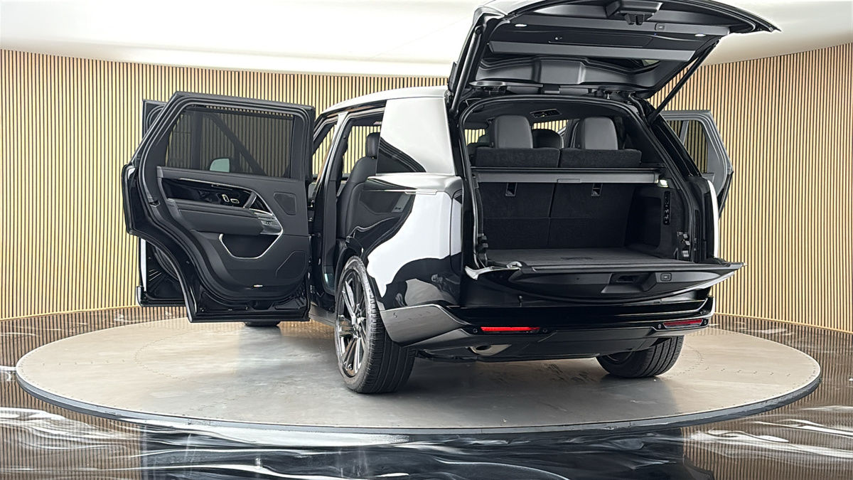 More views of Land Rover Range Rover