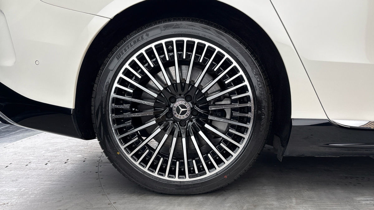 Mercedes-Benz EQS Image 10