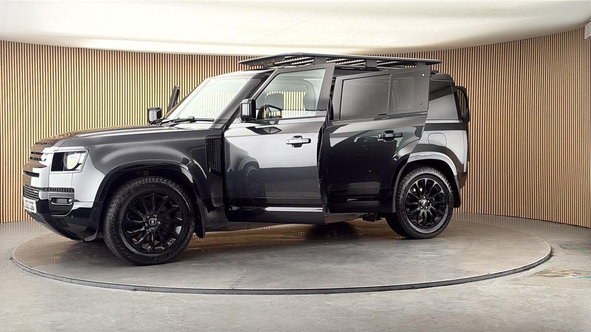 More views of Land Rover Defender 110