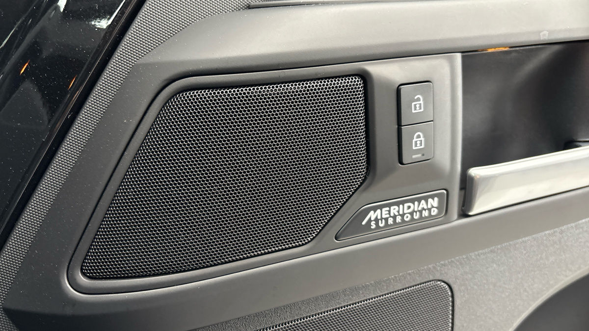 Land Rover Defender 90 Image 25