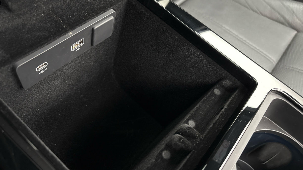 Land Rover Range Rover Velar Image 28