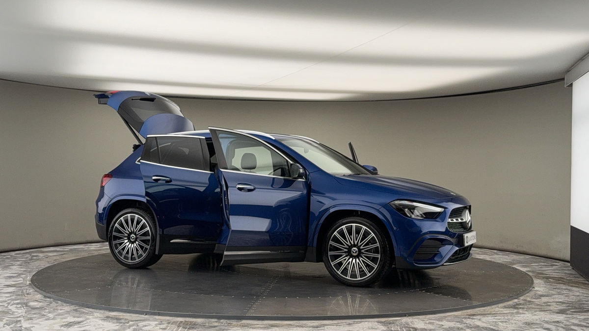 More views of Mercedes-Benz GLA