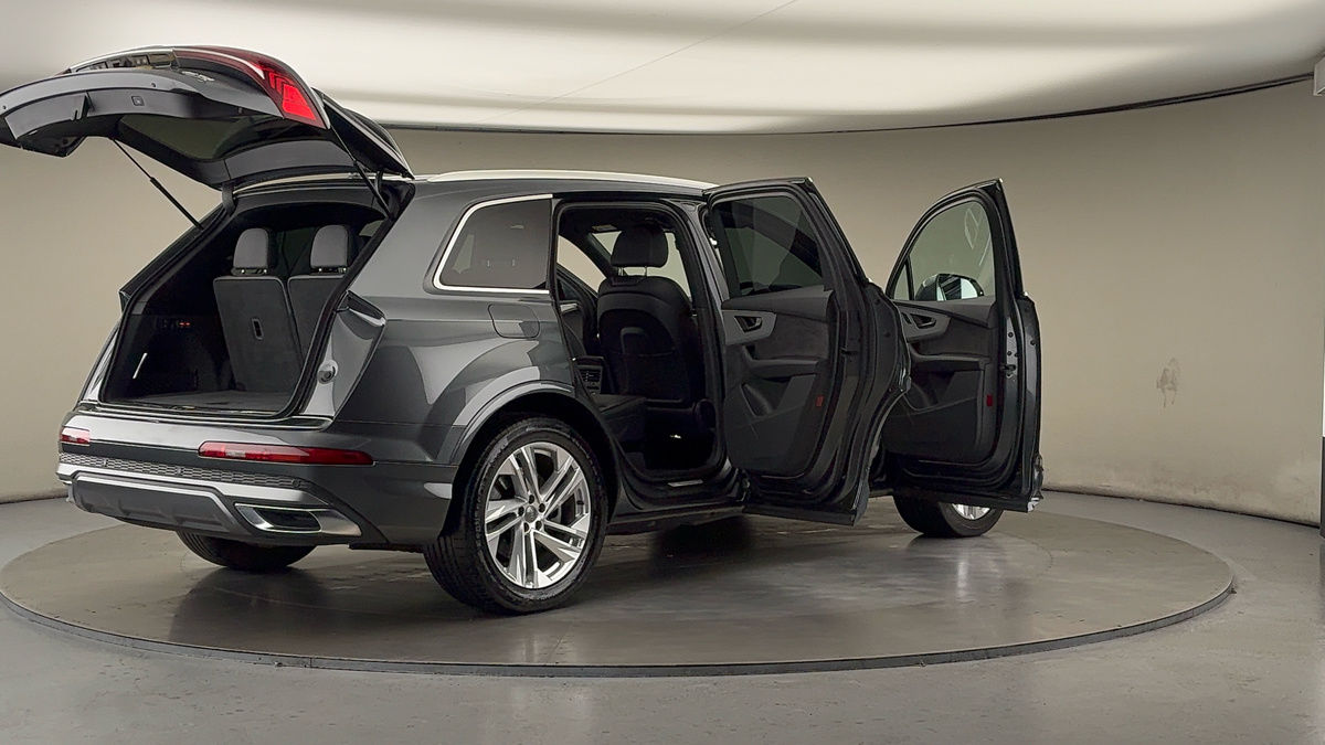 More views of Audi Q7