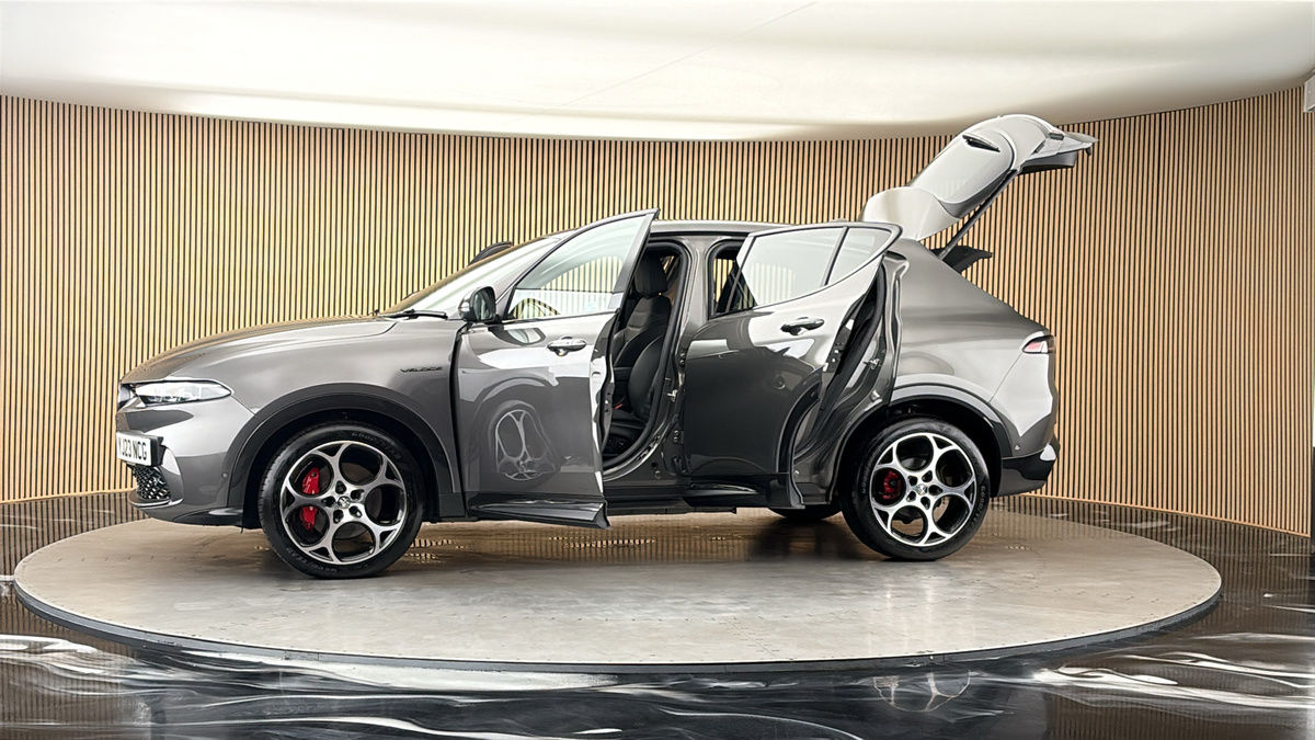 More views of Alfa Romeo Tonale